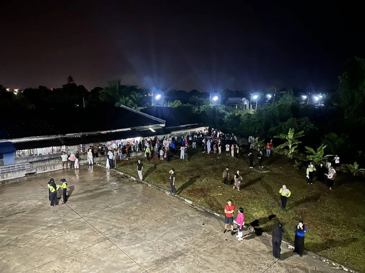 ด่วน! 8 คนร้าย บุกปล้นร้านทอง ห้างดังสุไหงโก-ลก มีคนติดในห้าง