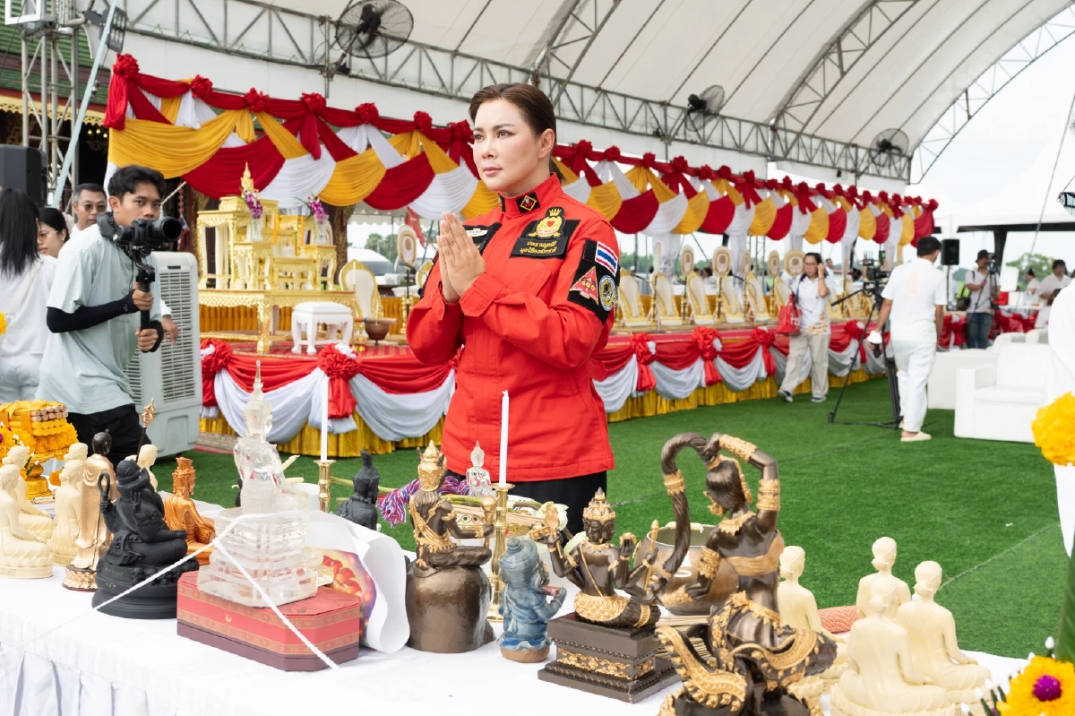 กตัญญูแผ่นดิน \"บุ๋ม ปนัดดา\" ทำบุญให้นักรบ ประชาชนแห่ร่วมงานนับพัน