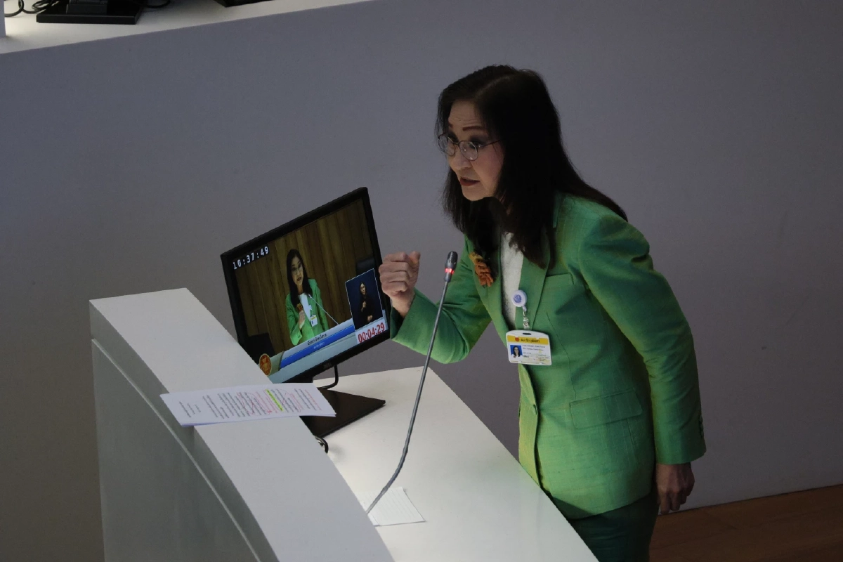 น.ส.นันทนา นันทวโรภาส สมาชิกวุฒิสภา