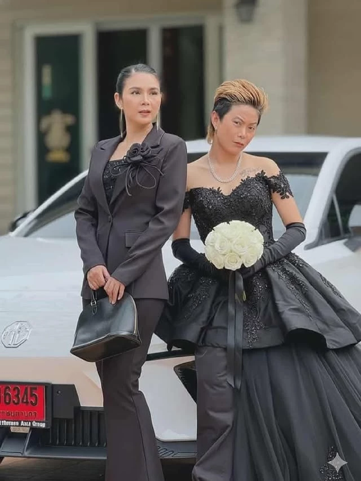 ‘ฝน ธนสุนทร’ เซอร์ไพรส์โพสต์ภาพคู่หวานใจในชุด ‘บ่าวสาว’ ลุ้นข่าวดีวิวาห์หวาน