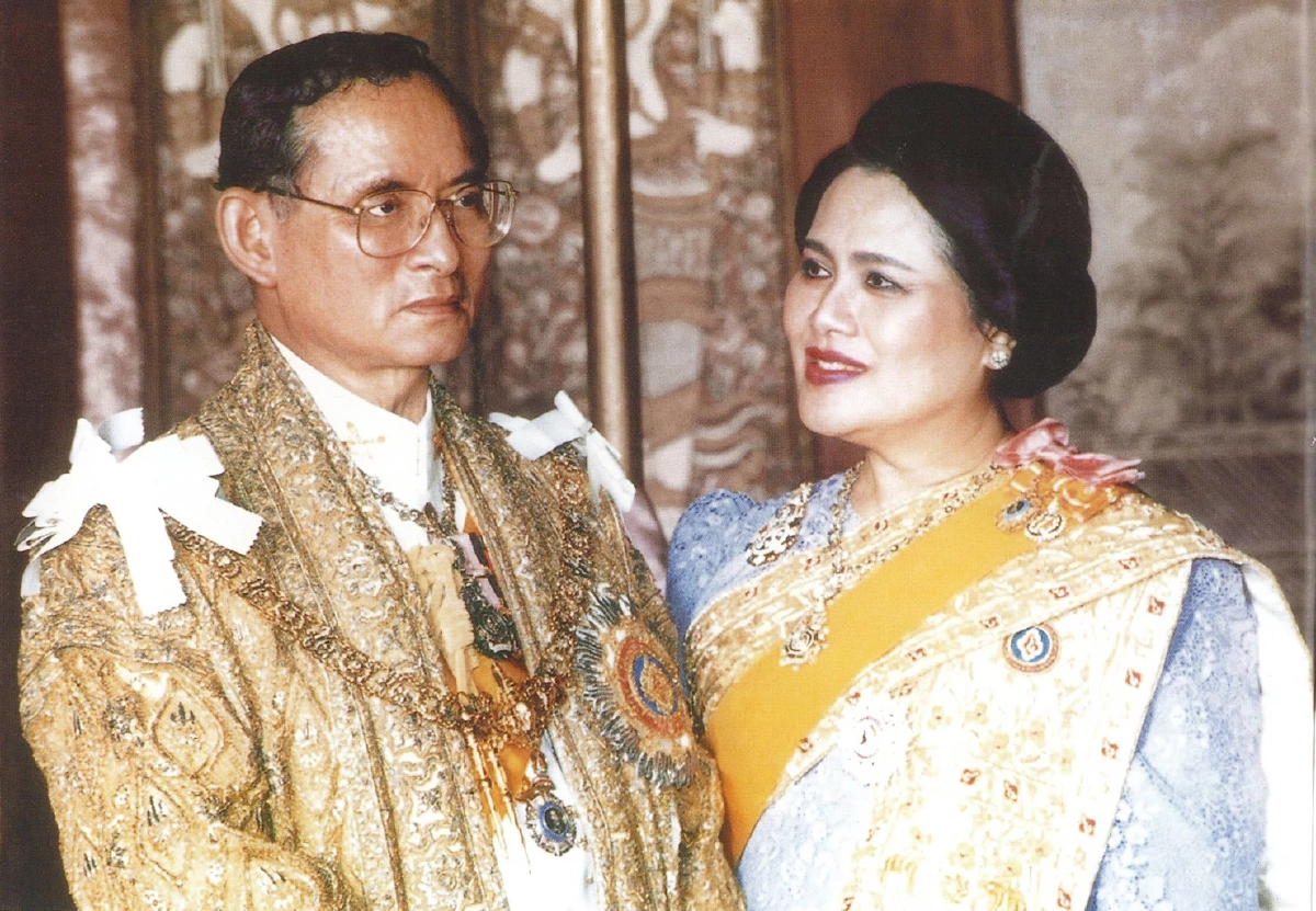 เปิดที่มาพระฉายาลักษณ์ \'สมเด็จพระพันปีหลวง\' ที่ประดิษฐานเบื้องหน้าพระโกศทองใหญ่ทรงพระบรมศพ