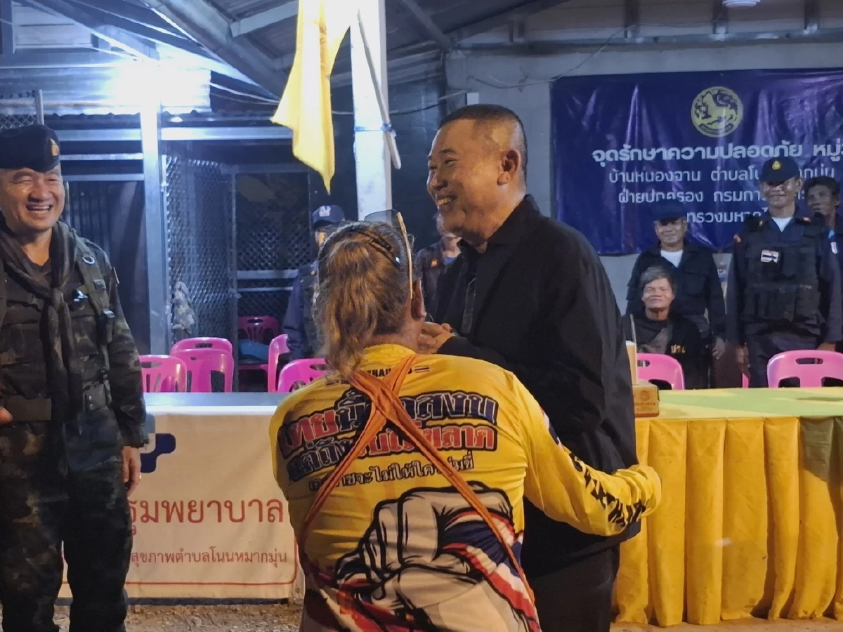 แม่ทัพภาคที่1 คนใหม่ย่องเงียบลงพื้นที่บ้านหนองจานกลางดึก
