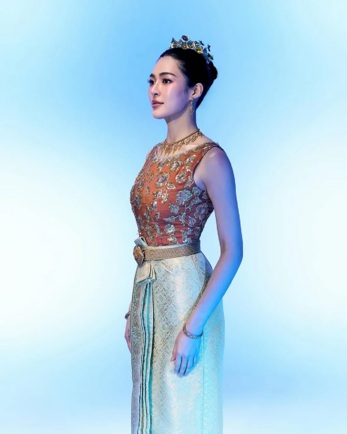 \"หลิงหลิง คอง\" สวยสะกดในชุดไทย!  ปล่อยภาพแรงทำแฟน ๆ ทั่วโลกตะลึง