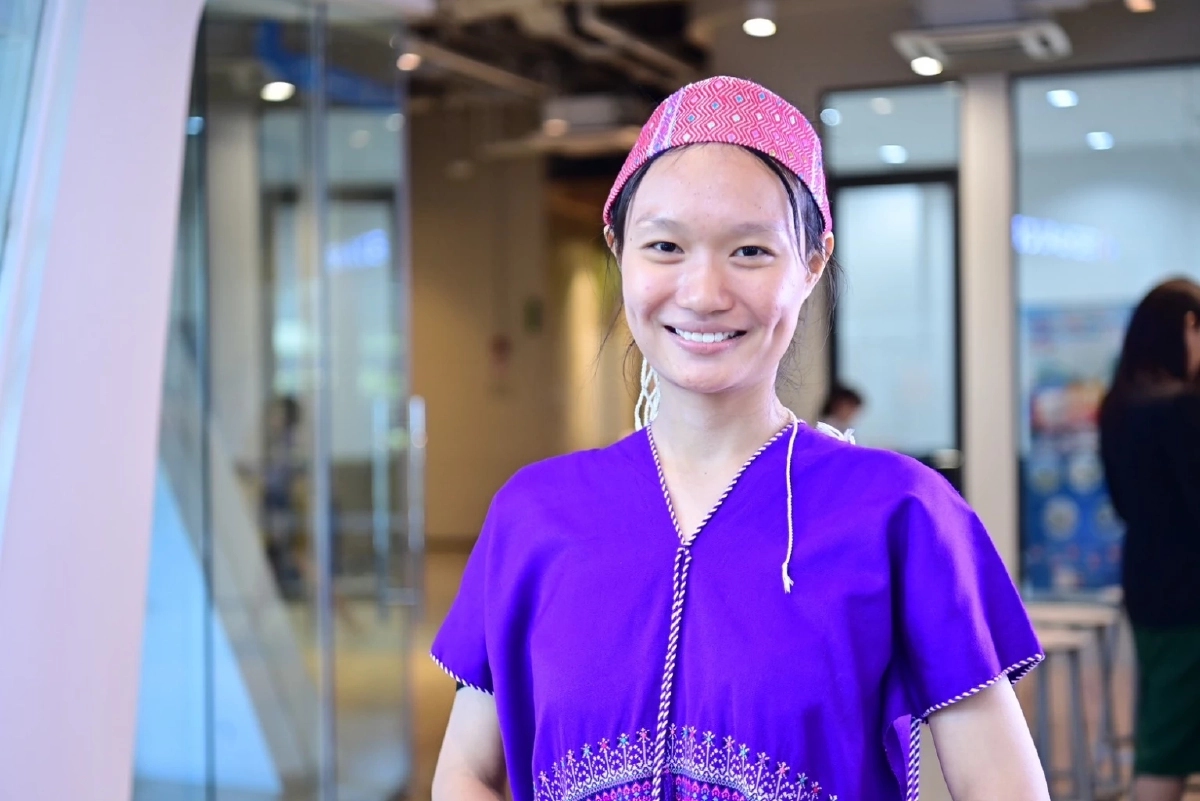 นางสาวศรีรัตน์ มะกา ชาวไทยเชื้อสายกะเหรี่ยง นักศึกษาชั้นปีที่ 2