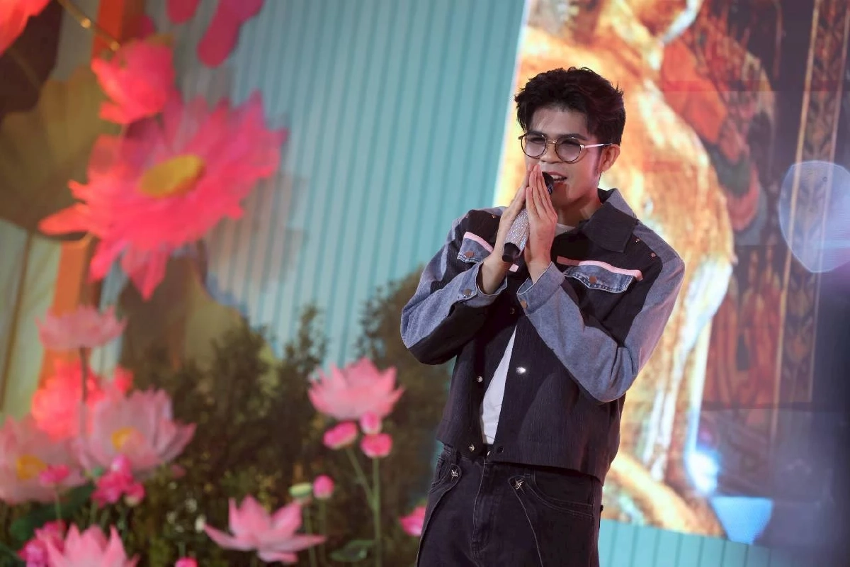 กรี๊ดลั่น \"ไรอัล กาจบัณฑิต\" ทำเวทีประเพณีรับบัว ฟิน เต้นยับ! มาลัยเงินคล้องล้น