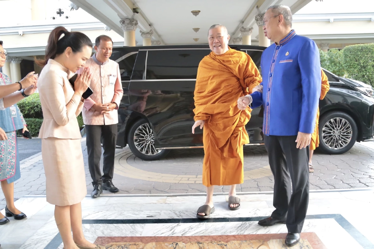 สาธุ! ส่องเลขเด็ด นายกฯ \"อนุทิน\" นิมนต์ \"เจ้าคุณธงชัย\" ทำบุญ ตึกไทยคู่ฟ้า