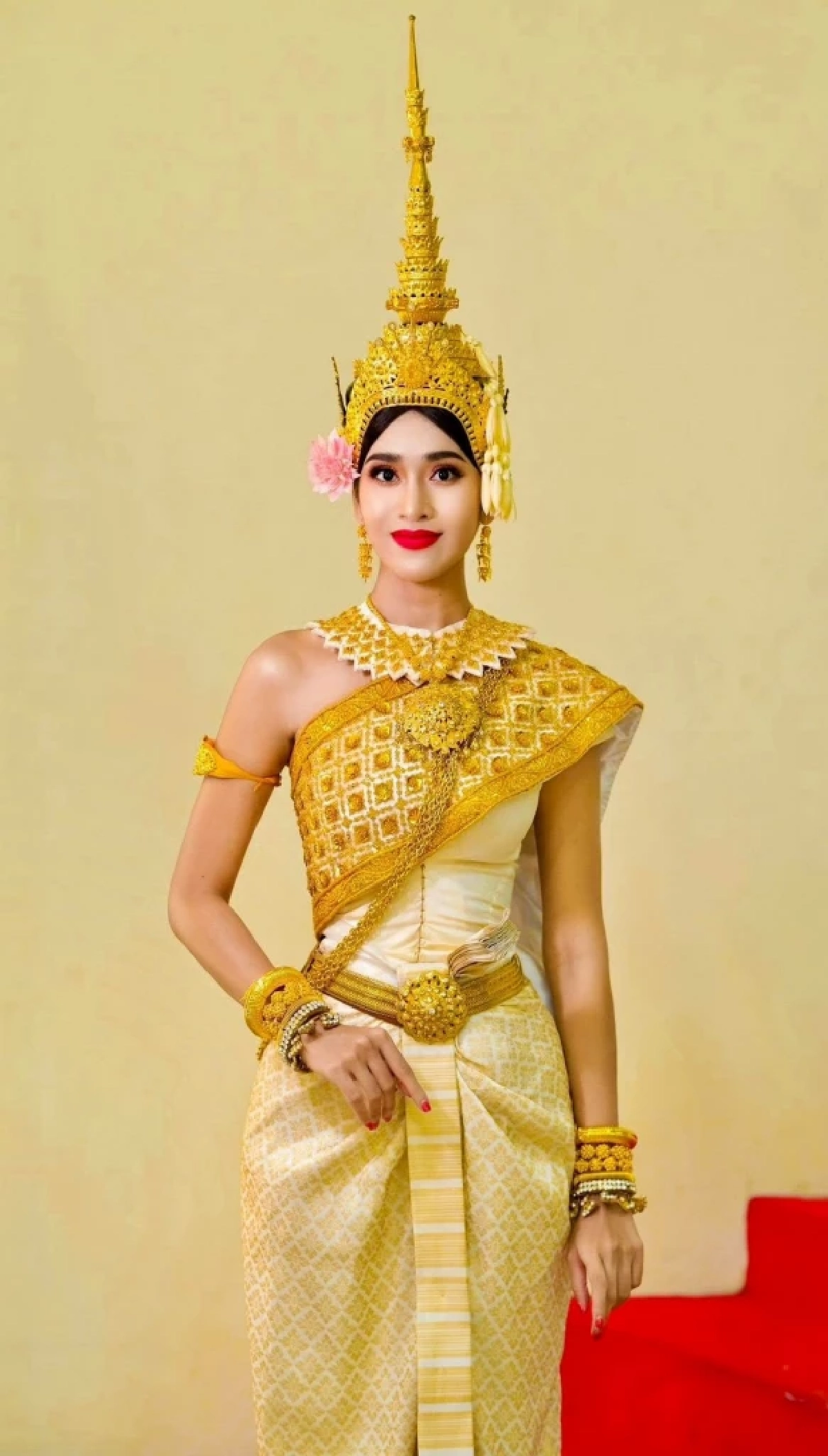 ต้องพึ่งสิ่งศักดิ์สิทธิ์ \"พี่โดม\" ห้อยพระเต็มคอกันของเขมรเข้า!