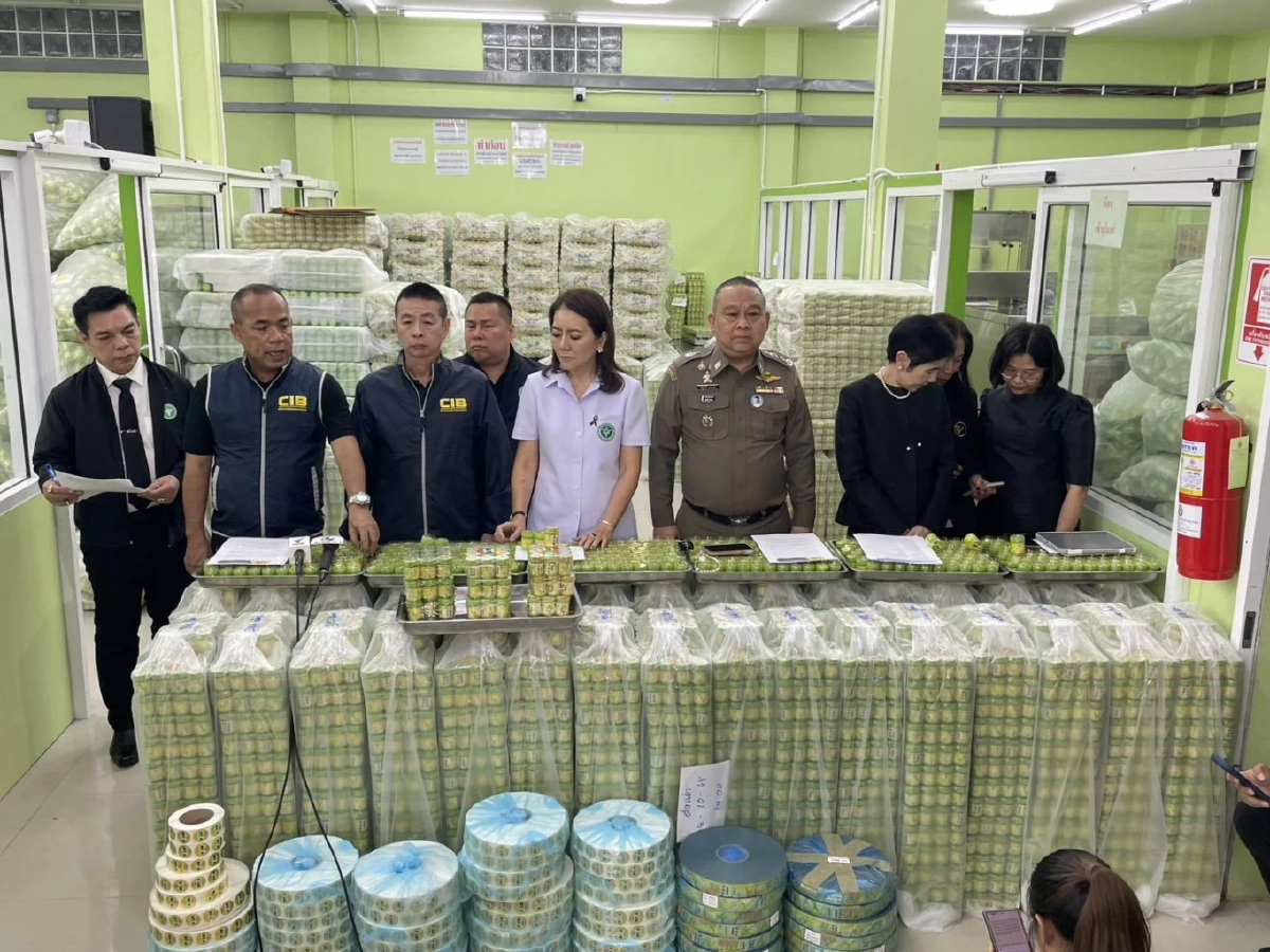 ปคบ.-อย. บุกตรวจ \"โรงงานหงส์ไทย\" แจ้งสถานที่ผลิต ไม่ตรงกับที่ขออนุญาต