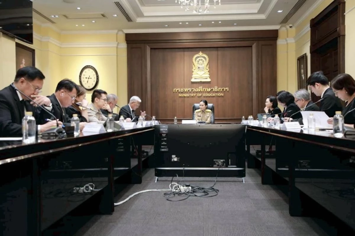 รมว.ศึกษาฯ เรียกถกผู้บริหาร ศธ. กำหนดแนวทางอาลัย \"สมเด็จพระพันปีหลวง\"