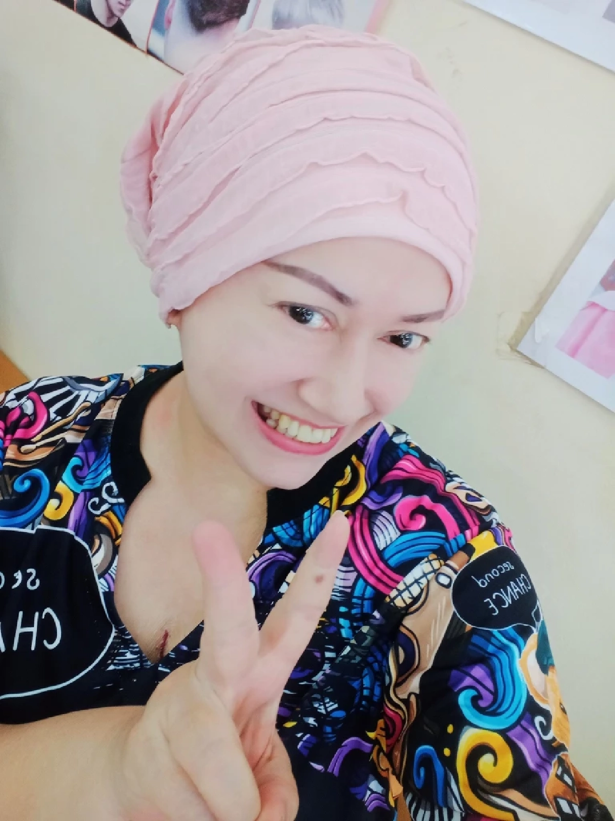 "แหม่ม อลิษา" โกนผมสู้มะเร็งปอดระยะ 3 ลามเข้า 4 แฟนเคียงข้างให้กำลังใจไม่ห่าง