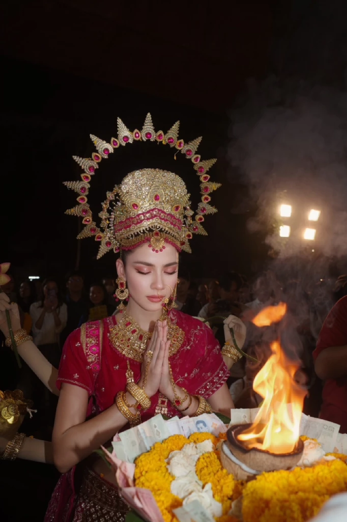 เก็บตกบรรยากาศงานนวราตรี 2568 สุดคึกคัก เหล่าคนดังจัดเต็มร่วมสัมผัสค่ำคืนแห่งศรัทธา