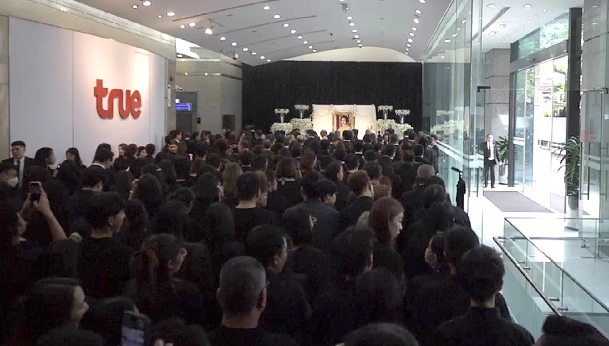 ทรู คอร์ปอเรชั่น ทั่วประเทศ ร่วมแสดงความอาลัยสมเด็จพระพันปีหลวง