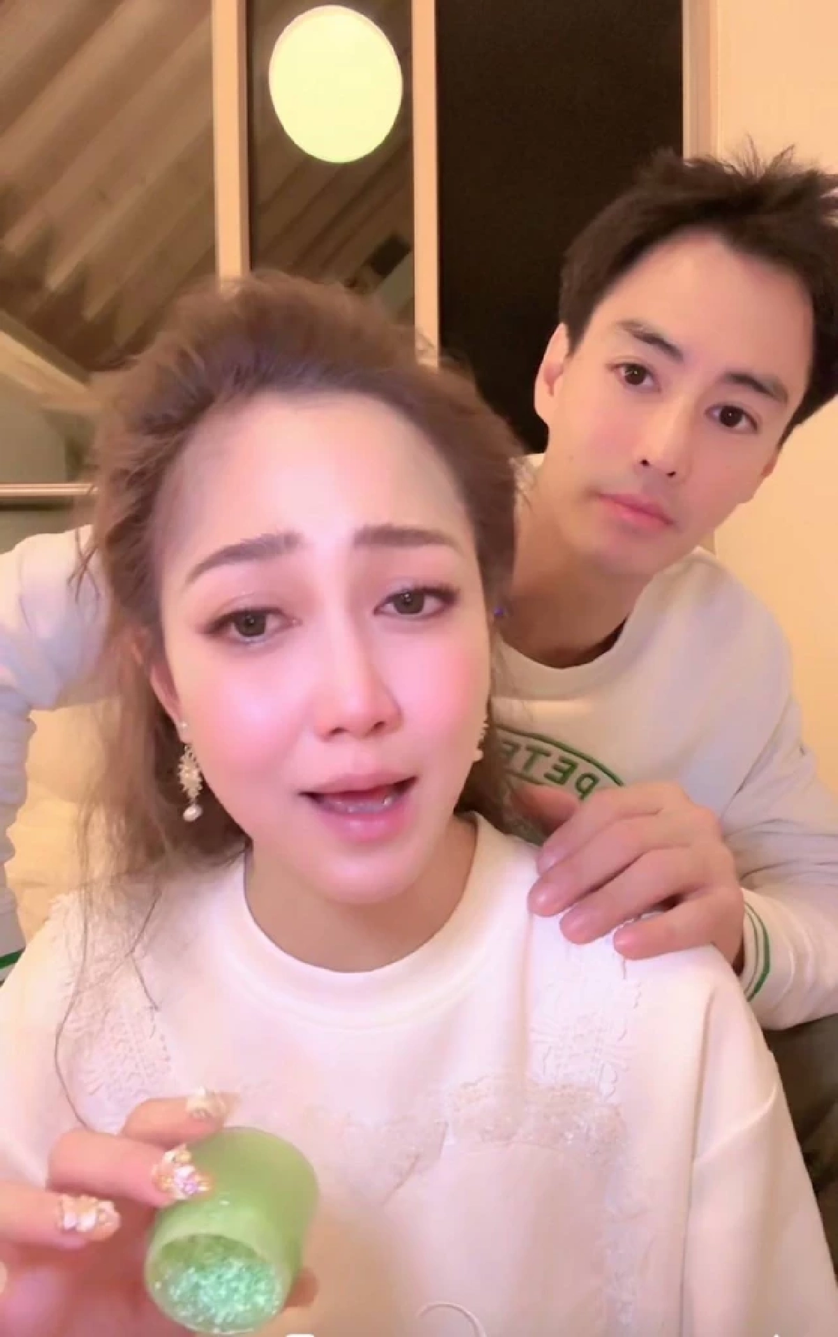 ร้องไห้.. \"ไฮโซน้ำหวาน\" ภรรยา \"นาวิน ต้าร์\" ถอดใจ ไม่ได้ไลฟ์สดกับ \"เจนนี่\"