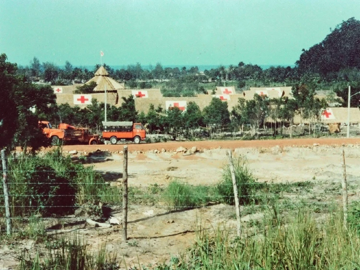 พระเมตตา "สมเด็จพระพันปีหลวง" เสด็จช่วยชาวกัมพูชานับแสนชีวิตบนเขาล้าน
