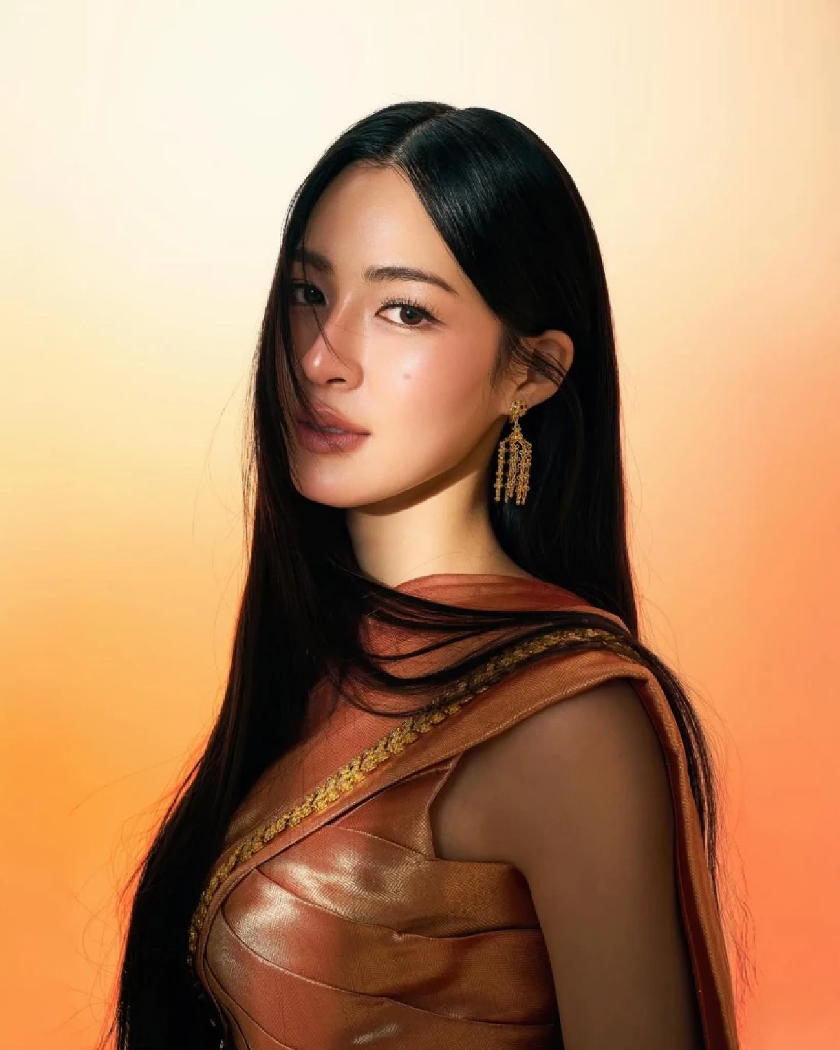 \"หลิงหลิง คอง\" สวยสะกดในชุดไทย!  ปล่อยภาพแรงทำแฟน ๆ ทั่วโลกตะลึง