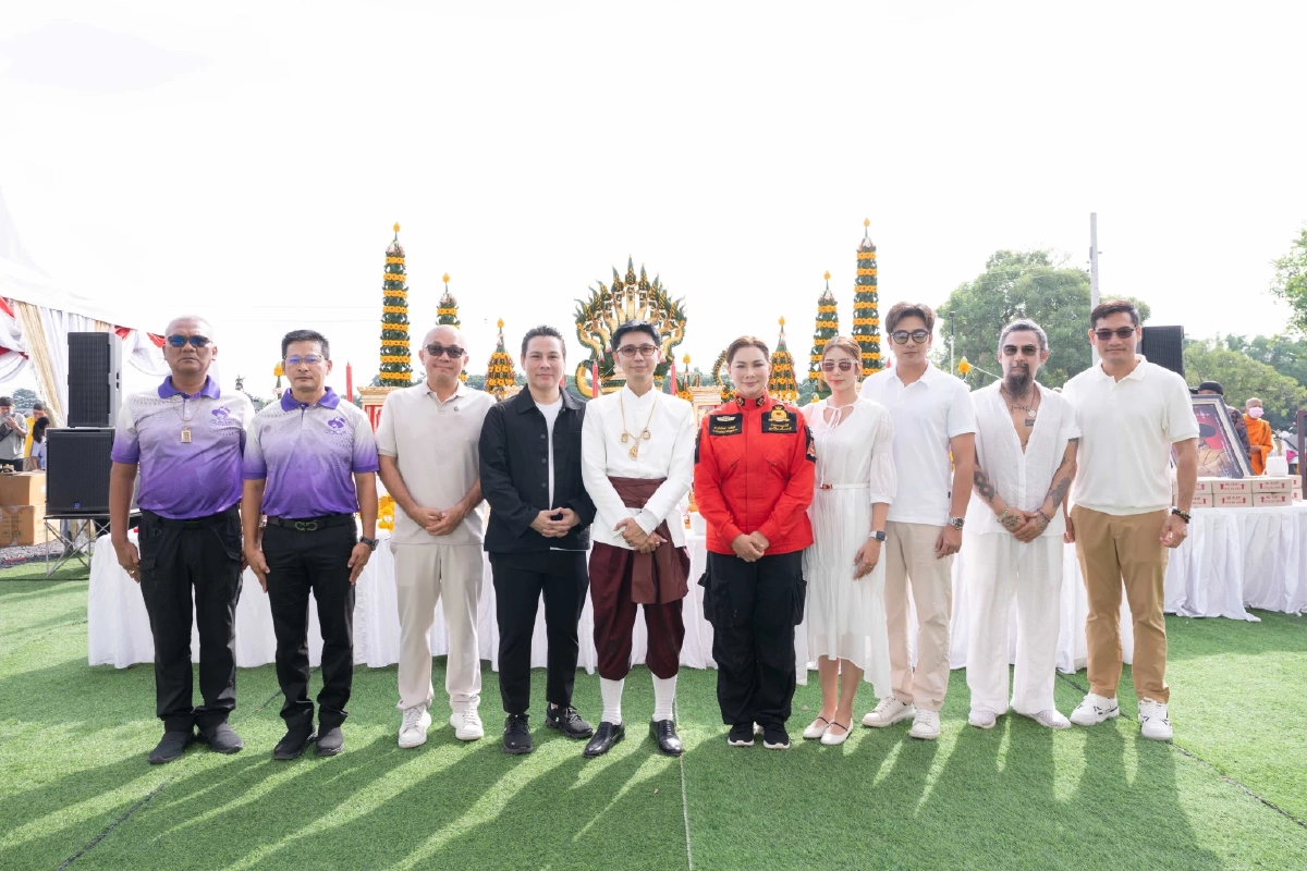 กตัญญูแผ่นดิน \"บุ๋ม ปนัดดา\" ทำบุญให้นักรบ ประชาชนแห่ร่วมงานนับพัน