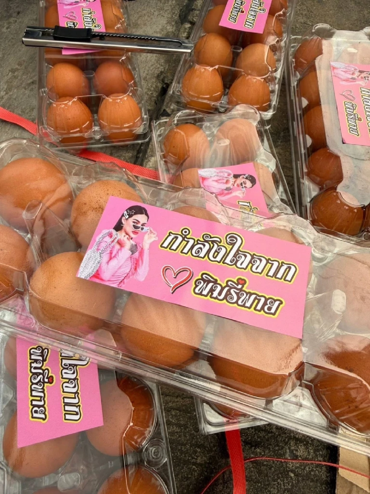 \"พิมรี่พาย\" บริจาค 1 ล้าน ช่วยคนหาดใหญ่ ตั้งโรงครัวศูนย์พักพิง ม.อ.