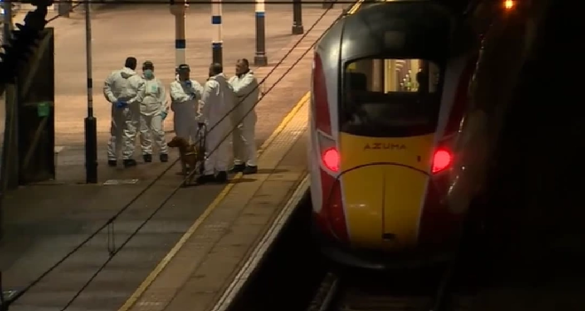 เจ็บอ่วม! \"จ้วง\"ด้วยมีด\" บนรถไฟ ผู้โดยสาร กรีดร้องสุดสะเทือนขวัญ