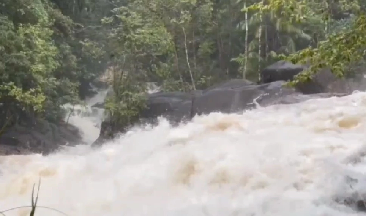 "น้ำป่าไหล" สมทบอีกครั้ง ทำให้น้ำท่วมพัทลุง ขณะที่น้ำสปริงเวย์อ่างเก็บน้ำล้นด้วย