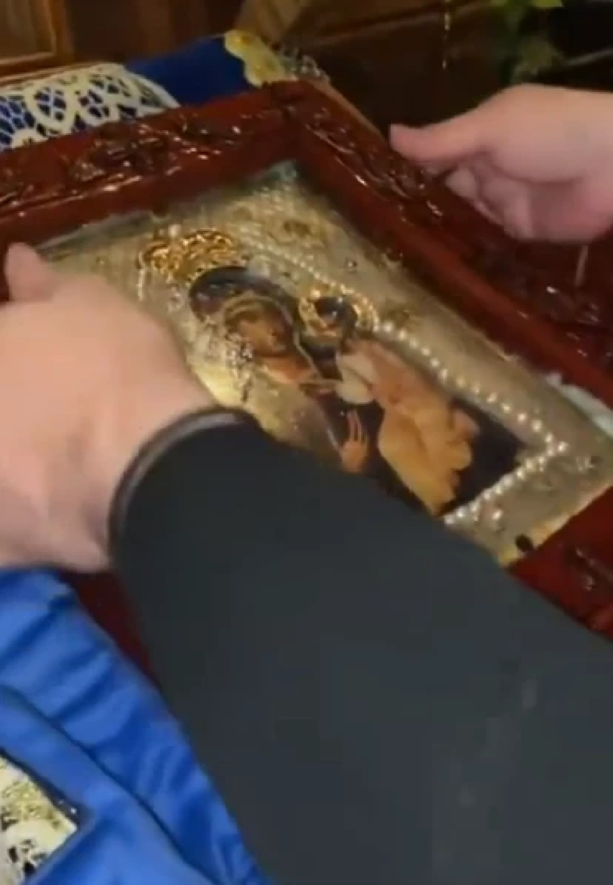 รูปภาพ "พระเยซู" มีสารไหลซึมออกมา! อ้างรักษา "โรคมะเร็ง" ได้