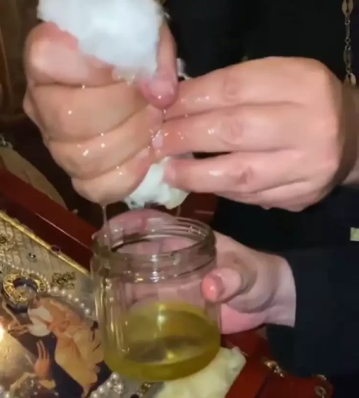 รูปภาพ "พระเยซู" มีสารไหลซึมออกมา! อ้างรักษา "โรคมะเร็ง" ได้