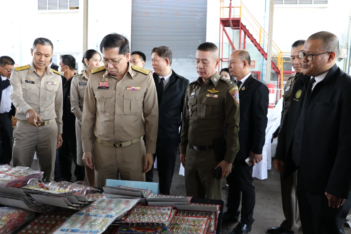 “รมต. สันติ ปิยะทัต” กดปุ่มทำลายบุหรี่ไฟฟ้าของกลาง เกือบ 1.8 แสนชิ้น ปกป้องสุขภาพประชาชนและเยาวชนไทย