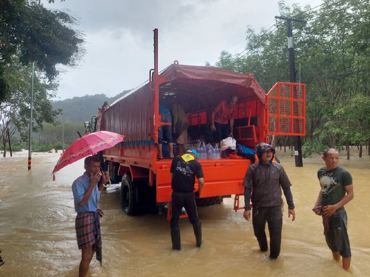 ปภ.อัปเดตน้ำท่วม 10 จังหวัดภาคใต้ กระทบแล้ว 6.5 แสนครัวเรือน