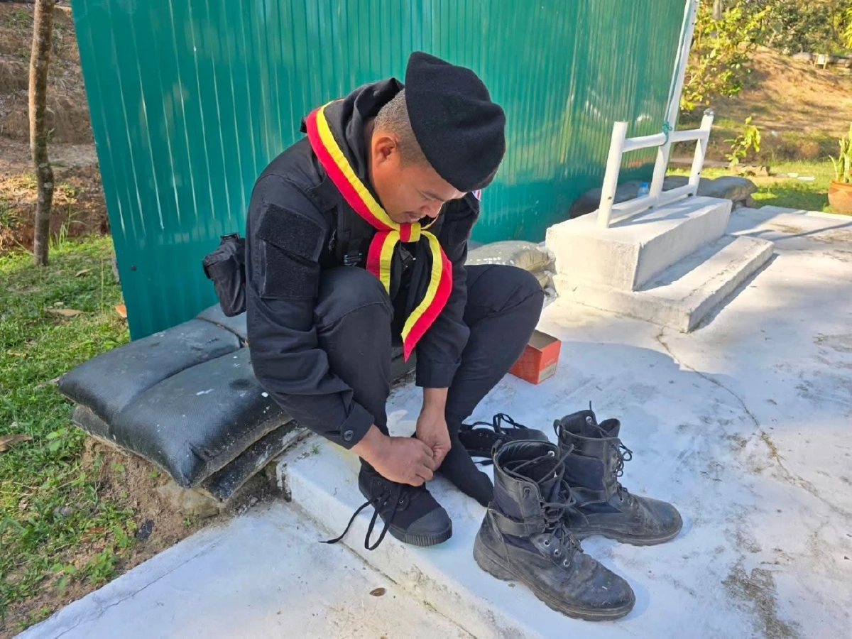 กรมสมเด็จพระเทพฯ พระราชทาน \"เสื้อกันหนาว-รองเท้าผ้าใบ\" ให้แก่ทหารชายแดนไทย