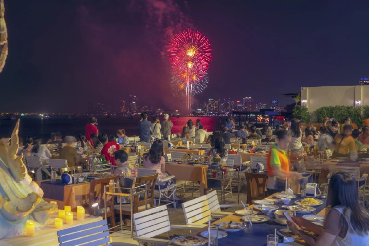 ชี้เป้า 6 จุดชมพลุสุดโรแมนติก Pattaya International Fireworks Festival 2025 “เทศกาลพลุนานาชาติเมืองพัทยา แสงแห่งความจงรักภักดี สถิตในใจนิรันดร์”