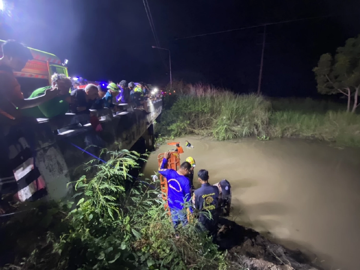 หนุ่มหาปลา เจอเก๋งจมน้ำ แจ้ง จนท.มาตรวจสอบ ช็อก! พบร่างชายหญิง ดับคู่