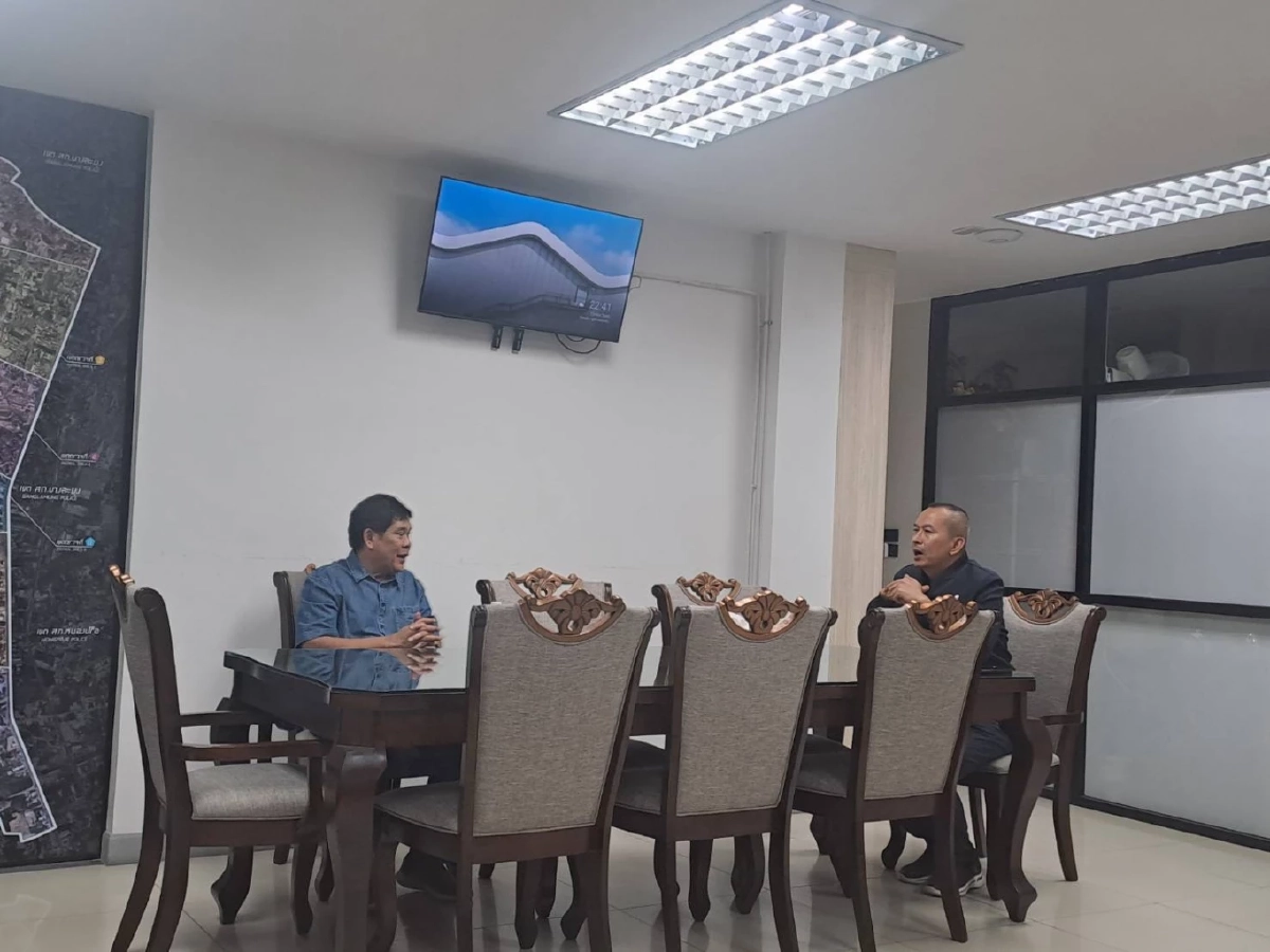 \"นิสิต สินธุไพร\" ย่องมอบตัวสู้คดีก่อม็อบเสื้อแดงบุก รร. ที่พัทยา ปี2552