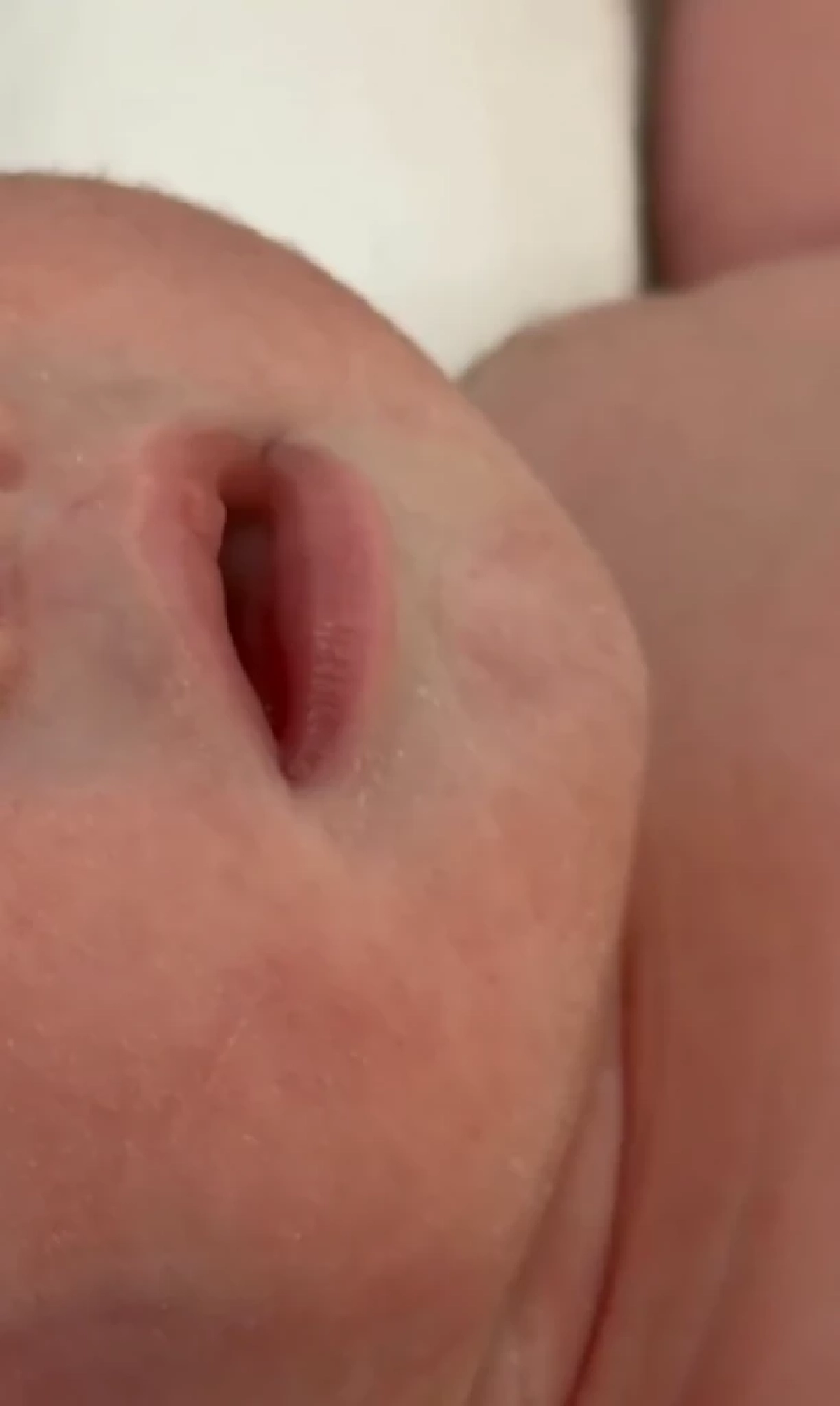 ลูกสาวคนแรก! "หมอสอง" เฝ้าข้างเตียงเมีย เรียกชื่อน้อง"freyana"