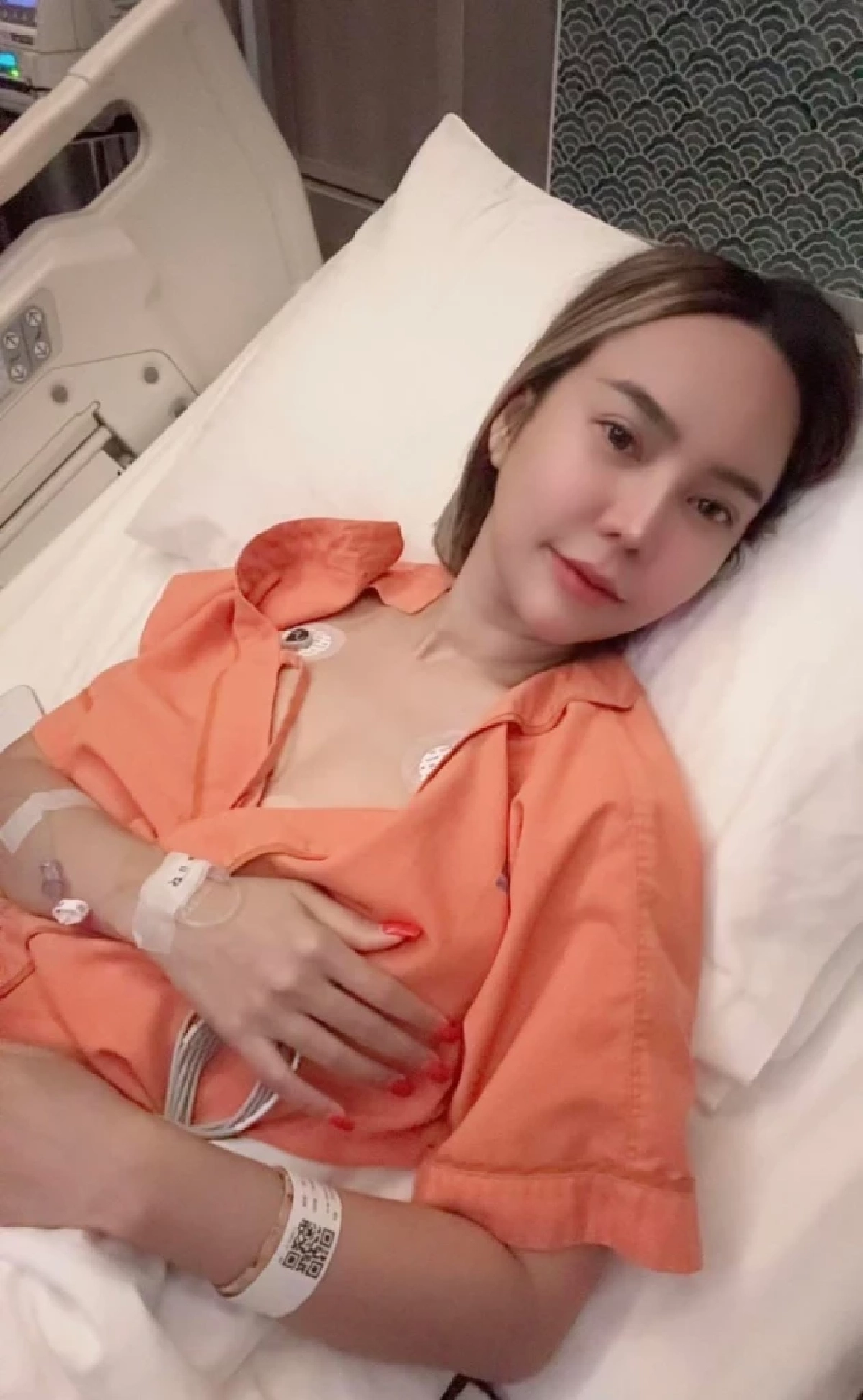 ลือแรง! เลิกกันแล้ว "แม่ตั๊ก" ตอบกลับ ชาวเน็ตแฉ "ป๋าเบียร์" เที่ยวสาว ทั้งที่นอนป่วย