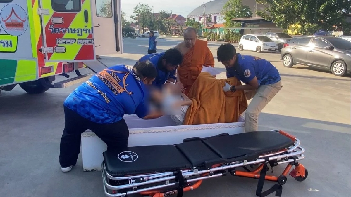 ช็อกทั้งวัด! ยาย 65 ปี ตายแล้วฟื้น เคาะโลงเรียก จนท.เร่งนำส่ง รพ.