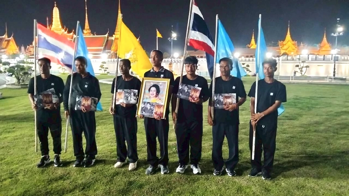 ถึงแล้ว! 7 ชีวิตชาวไชยา เดินเท้า 600 กม. 19 วัน! เพื่อเข้ากราบถวายบังคมพระบรมศพ