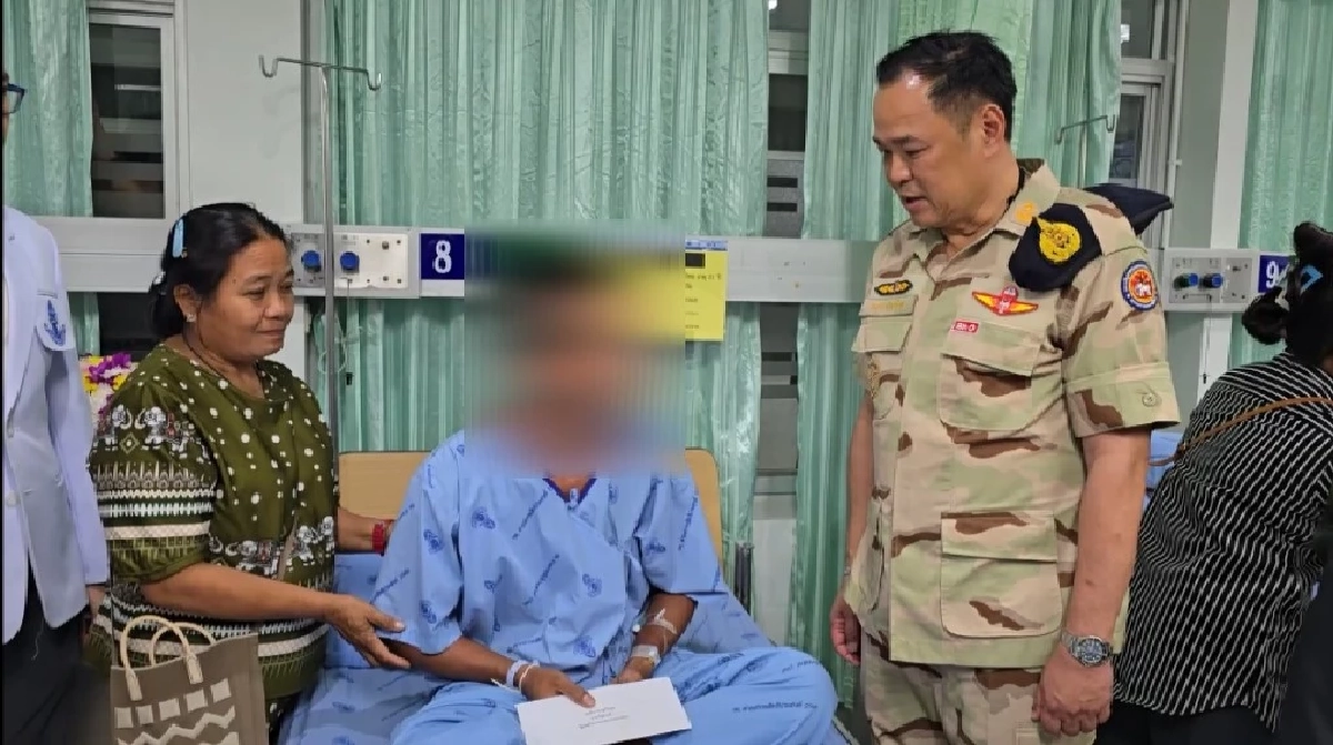 "อนุทิน" สุดเศร้า! เยี่ยมทหารบาดเจ็บเหยียบทุ่นระเบิด