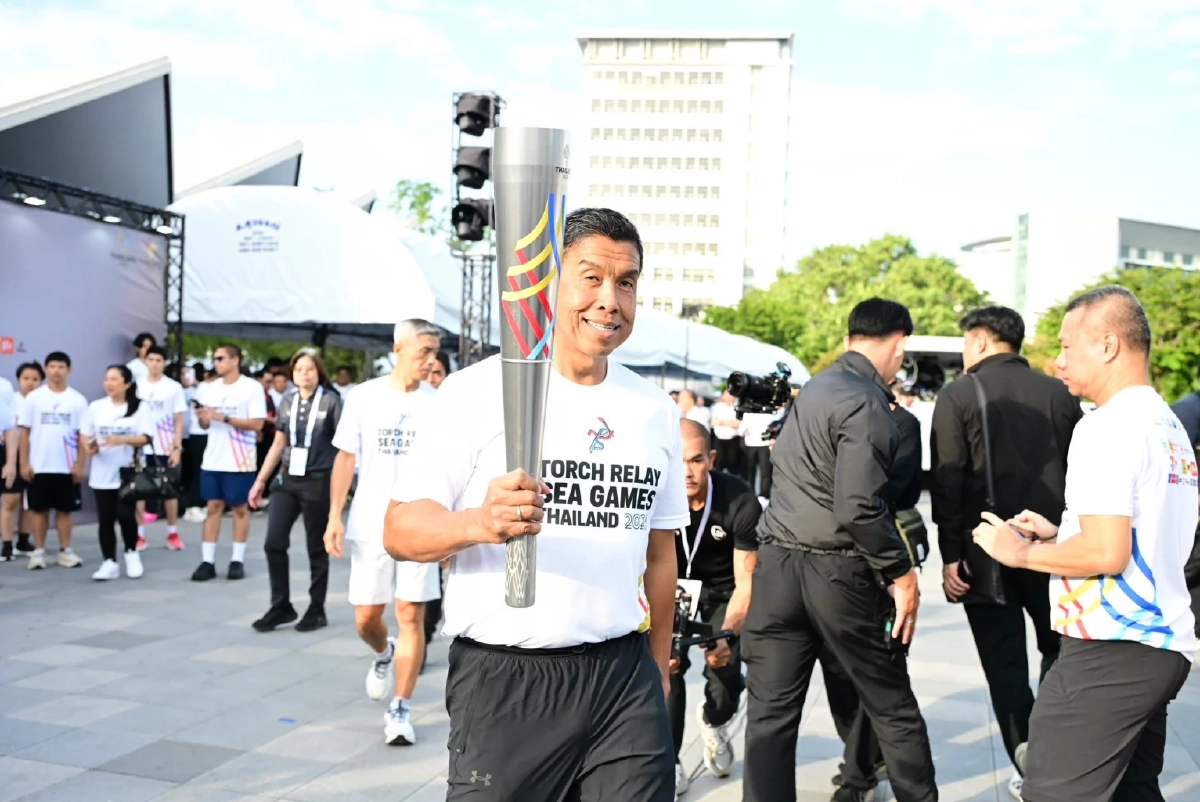 เริ่มแล้ว! วิ่งคบเพลิงไฟพระฤกษ์ ซีเกมส์ - อาเซียนพาราเกมส์ \"ชัชชาติ\" ออกตัวไม้แรก