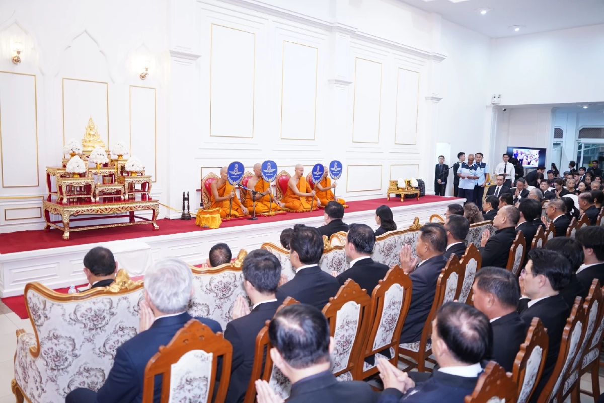 พรรคเพื่อไทย เป็นเจ้าภาพสวดพระอภิธรรมศพ พล.ต.ท. วิโรจน์ เปาอินทร์ อดีตหัวหน้าพรรคเพื่อไทย