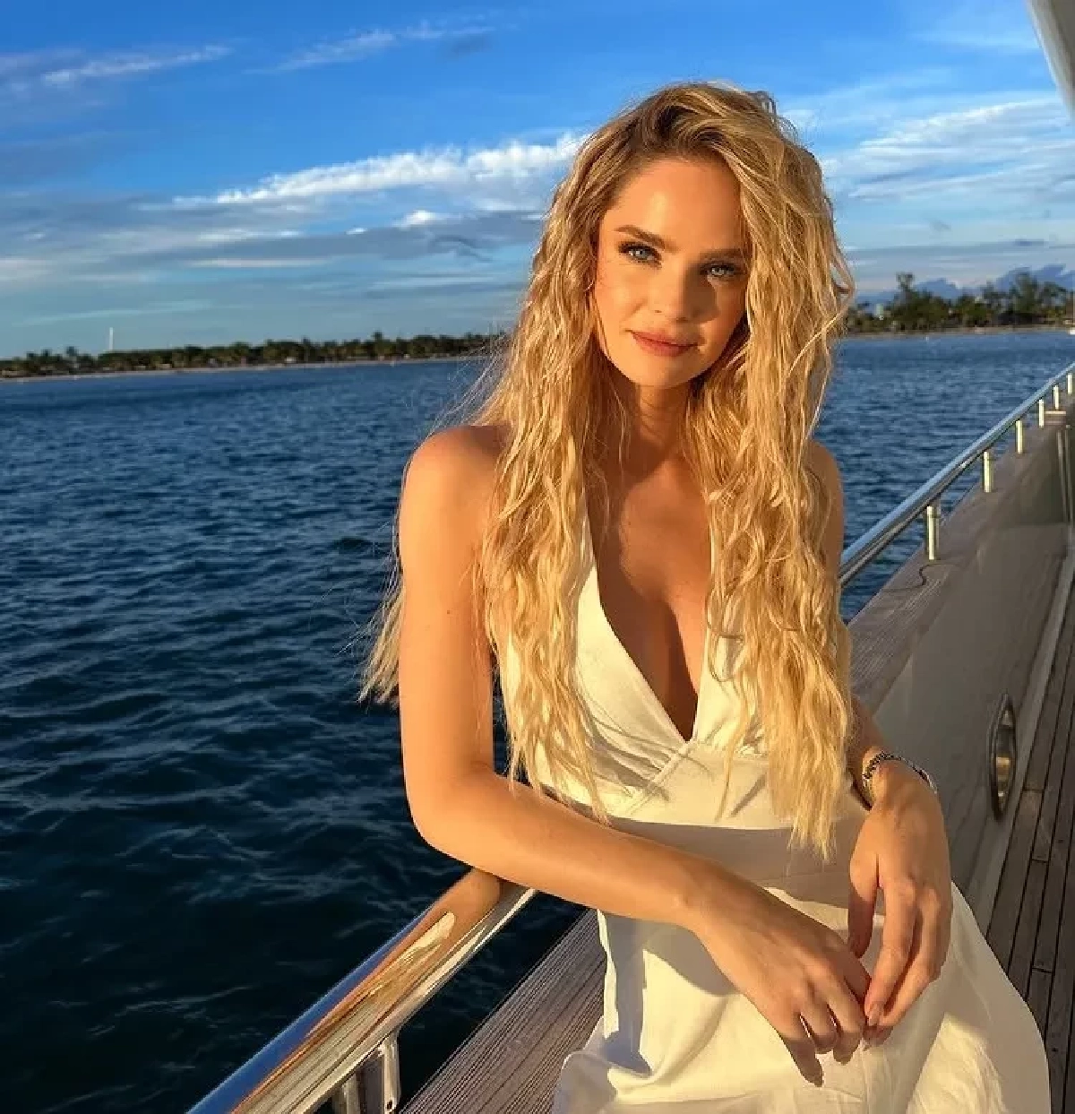 ดราม่าฉาว "มิสยูนิเวิร์สชิลี" โพสต์คลิป "สูดแป้ง" ก่อนก้มหน้าขอโทษ