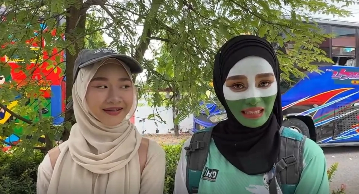 ทัพใหญ่ "หมอนทองวิทยา" ขนรถบัส 70 คัน รถตู้ 60 คัน มุ่งหน้าสนามศุภฯ เชียร์ศึกนัดชิง