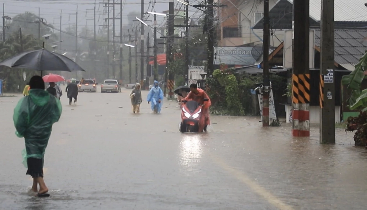 น้ำท่วมสงขลา กระทบ 16 อำเภอ ผู้ว่าฯ สั่งเฝ้าระวังฝนตกหนัก ถึง 25 พ.ย. 68