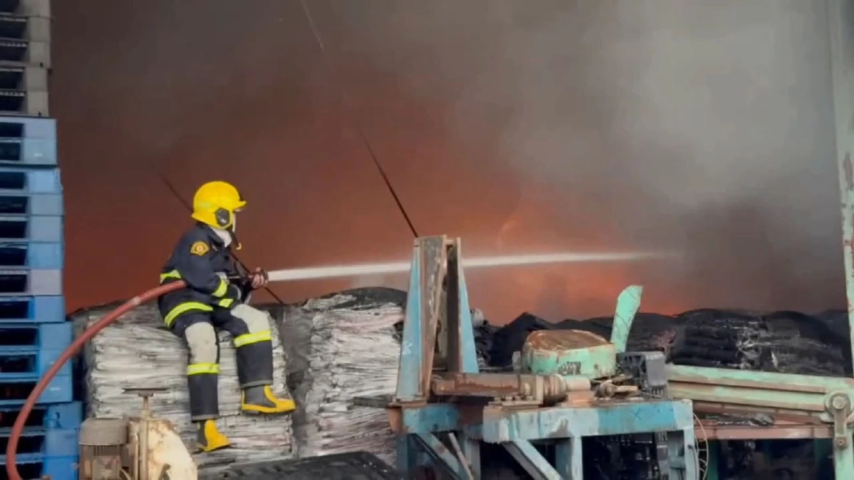 อัปเดต ไฟไหม้โรงงานรีไซเคิล ย่านบางพลี ชาวบ้านเริ่มได้รับผลกระทบ