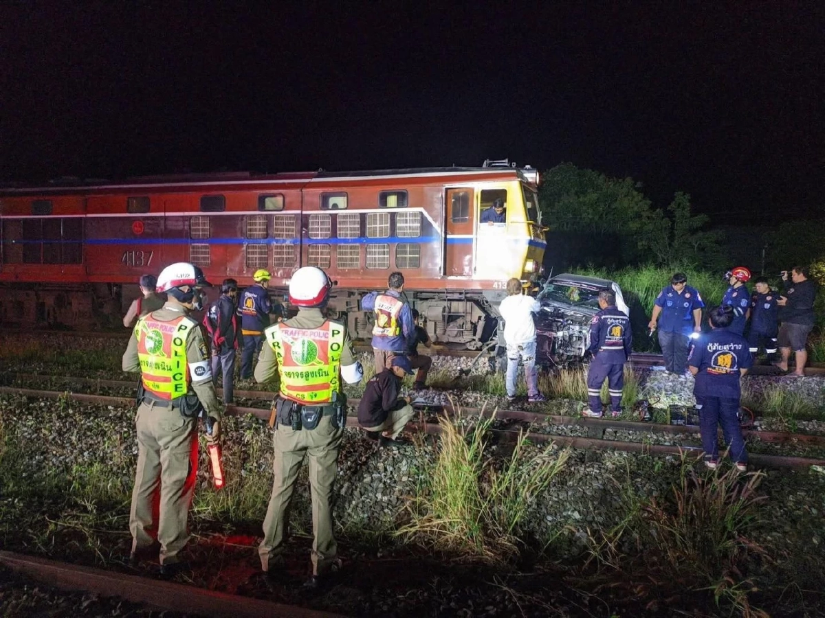 รถไฟพุ่งชนกระบะ \"อาจารย์โฮบ\" นักดนตรีท้องถิ่นชื่อดัง ดับสลด