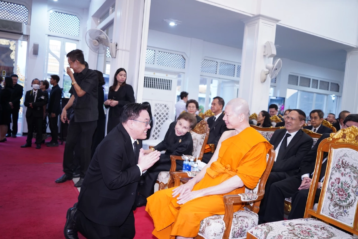 พรรคเพื่อไทย เป็นเจ้าภาพสวดพระอภิธรรมศพ พล.ต.ท. วิโรจน์ เปาอินทร์ อดีตหัวหน้าพรรคเพื่อไทย