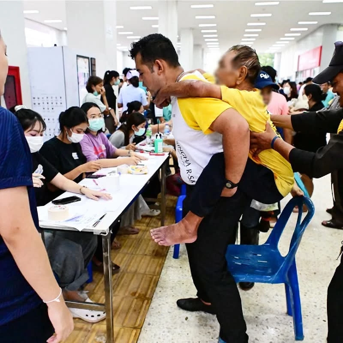 "สิงห์อาสา" ขนน้ำ-ข้าว พร้อมเครื่องตรวจไฟฟ้า ลงพื้นที่หาดใหญ่-จังหวัดใกล้เคียง