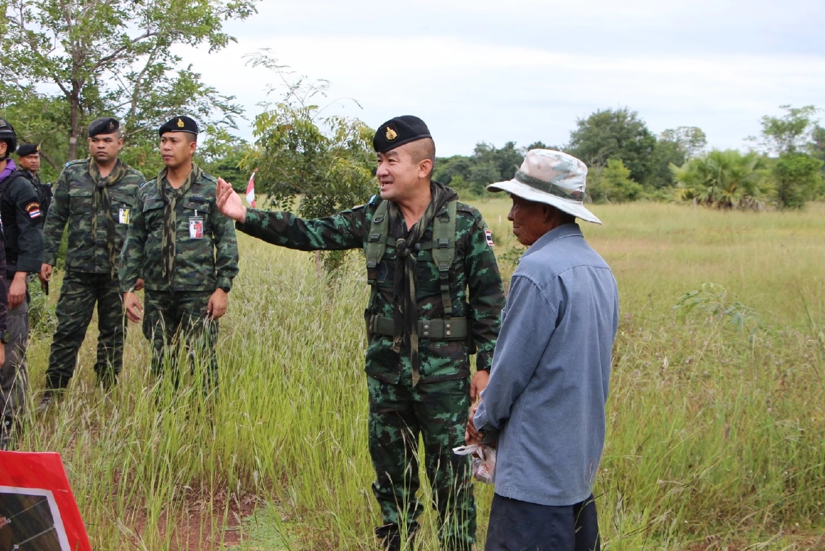 "คุณตาลุย" สะอื้น! ก้มกราบพระแม่ธรณี หลังได้คืนที่ดินบ้านหนองจาน