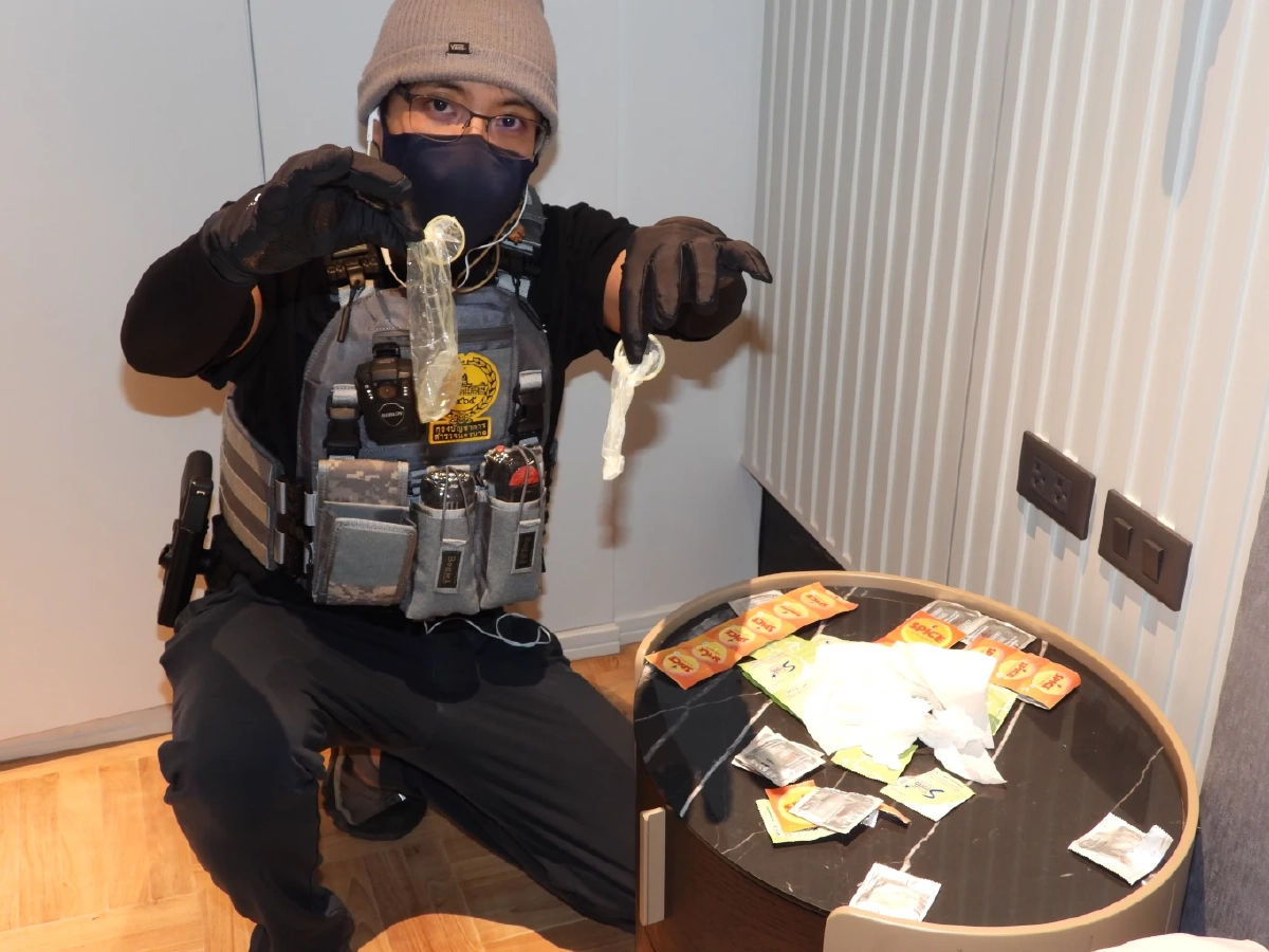 บุกทลาย \"ปาร์ตี้เหมืองทอง\" กลางกรุง LGBTQ+ มั่วสุมเสพยา-มั่วสวาท 29 ราย