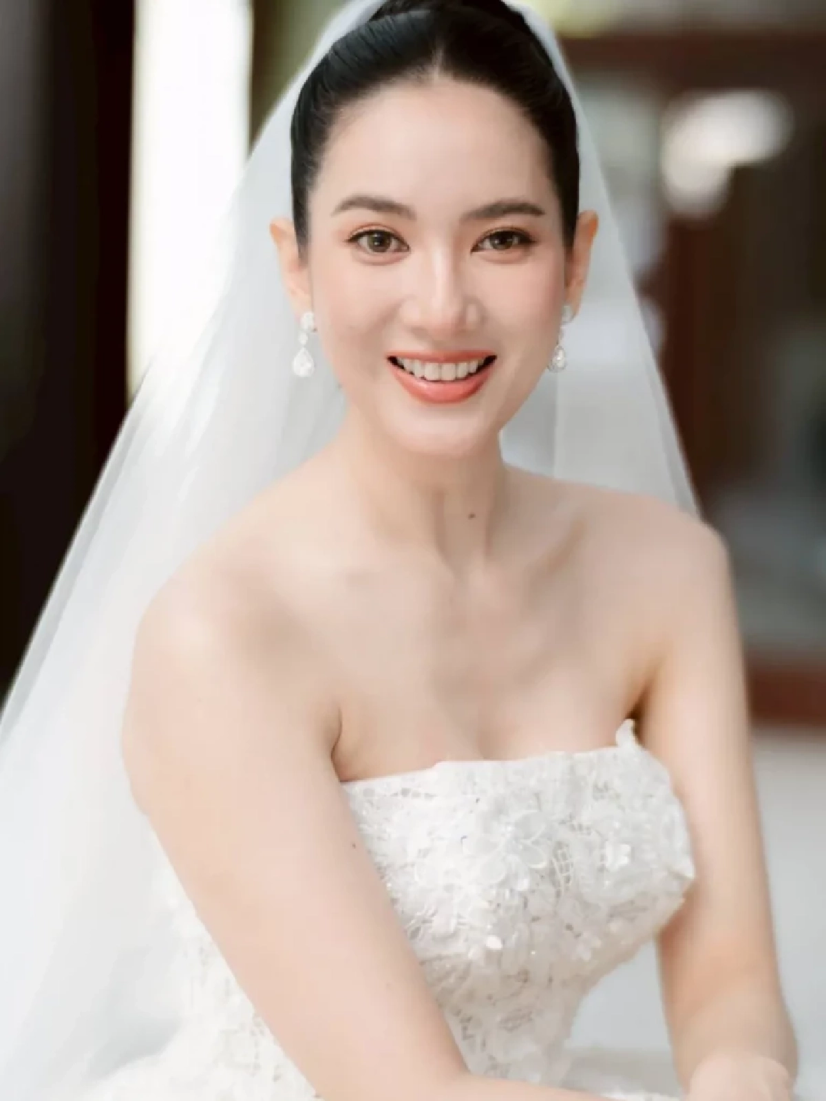 รู้จัก \"หมอเพื่อน กอบกุลยา\" เจ้าสาว \"หมวดอ๋อ\" สวยมาก แถมดีกรีไม่ธรรมดา