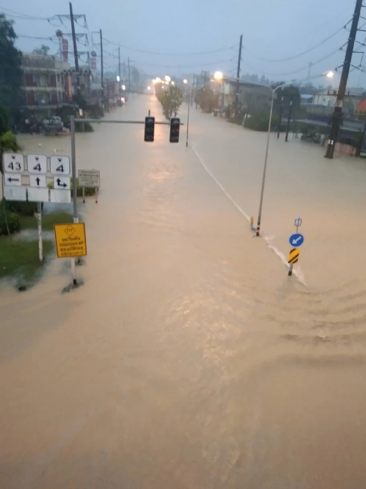 ‘บขส.’ หยุดเดินรถชั่วคราว  5 เส้นทาง ‘ภาคใต้’ หลังน้ำท่วมสูง