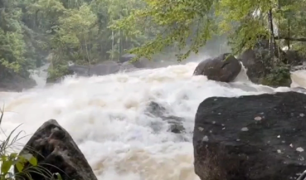 "น้ำป่าไหล" สมทบอีกครั้ง ทำให้น้ำท่วมพัทลุง ขณะที่น้ำสปริงเวย์อ่างเก็บน้ำล้นด้วย